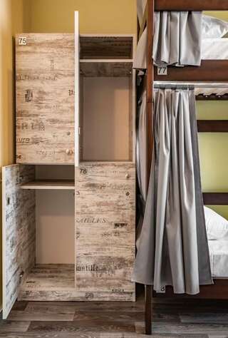 Хостелы Station Hostel Харьков Кровать в общем 6-местном номере для мужчин и женщин-5