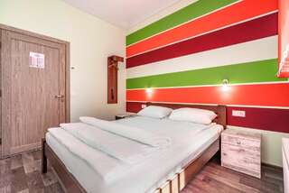 Хостелы Station Hostel Харьков Стандартный двухместный номер с 1 кроватью и общей ванной комнатой-9
