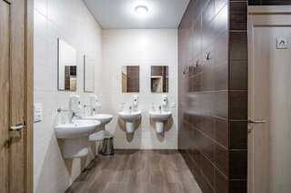 Хостелы Station Hostel Харьков Кровать в общем номере для мужчин и женщин с 10 кроватями-14